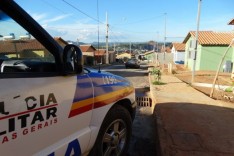 Ladrões invadem casa, amarram as vítimas e roubam carro em João Monlevade